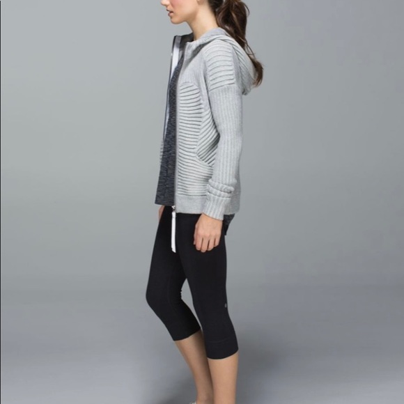 Lululemon Seamlessly street crop size 8 26-27” - Picture 4 of 6